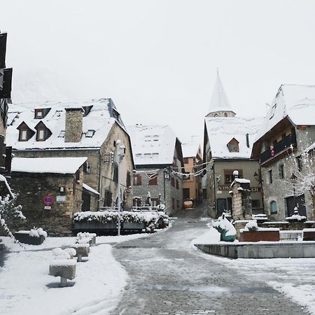 Hostel Baqueira - Refugi Rosta - Pyrenmuseu Salardu Exterior photo