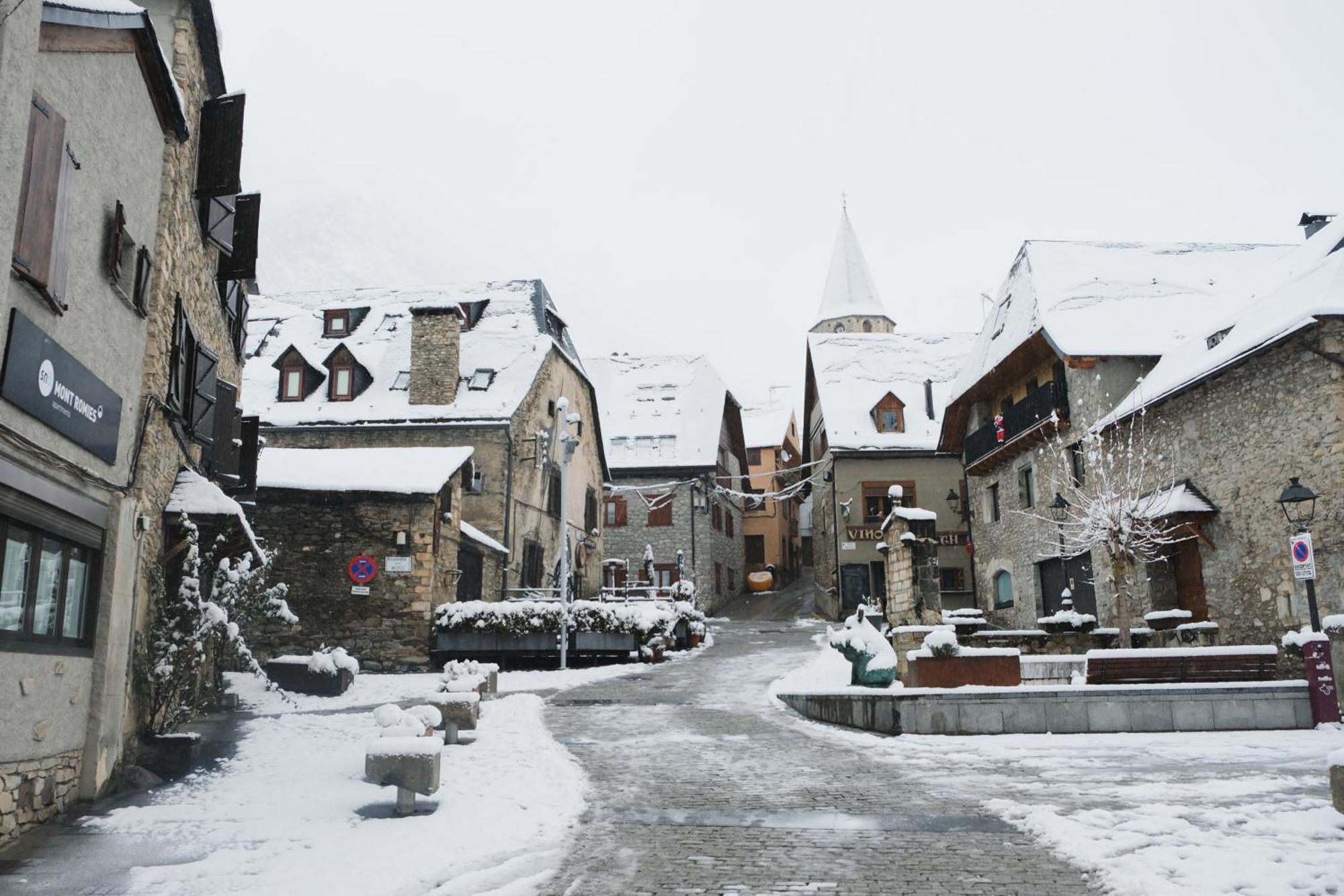 Hostel Baqueira - Refugi Rosta - Pyrenmuseu Salardu Exterior photo