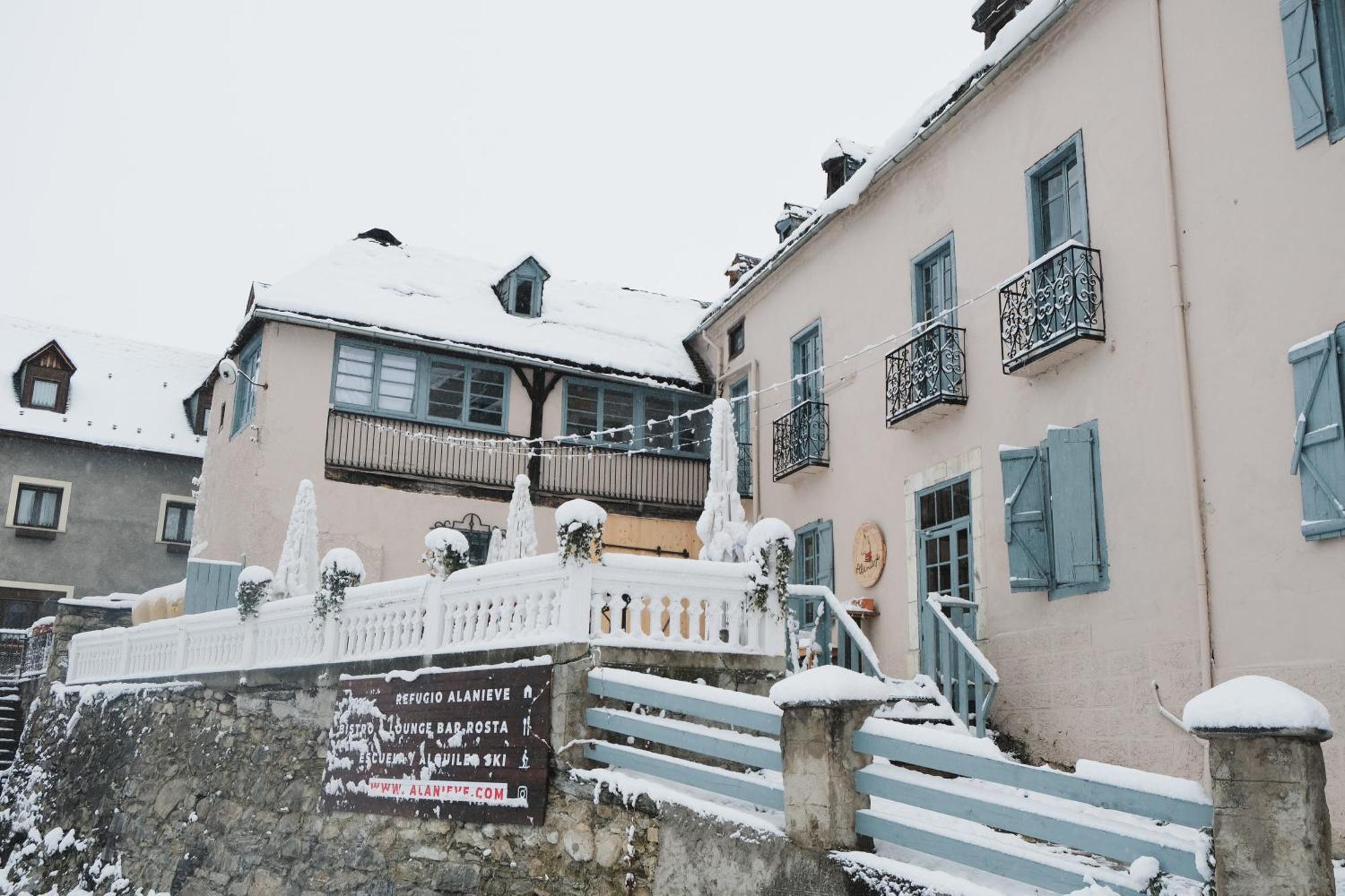 Hostel Baqueira - Refugi Rosta - Pyrenmuseu Salardu Exterior photo