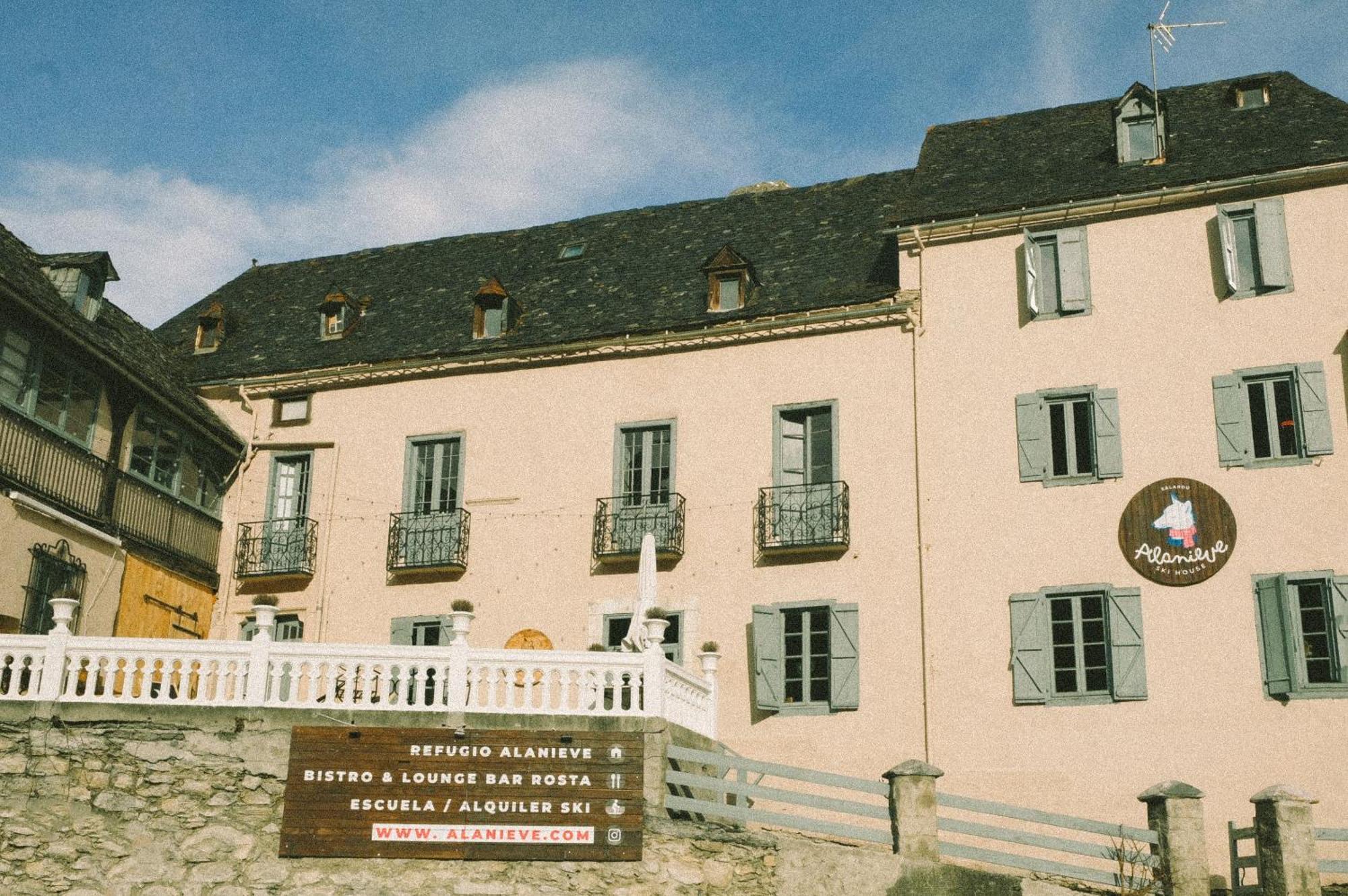 Hostel Baqueira - Refugi Rosta - Pyrenmuseu Salardu Exterior photo